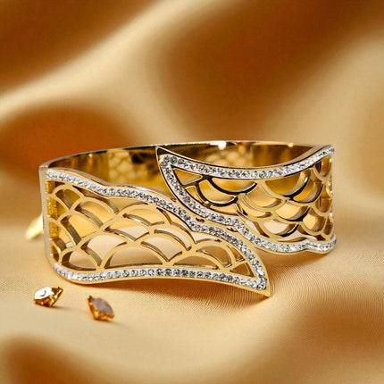 Luxury Gold Plated Anti Tarnish Fashion Bracelet for Girls & Women