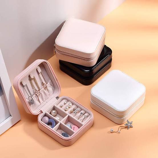 1 PC MultiColor Portable Jewelry Storage Box, Multi-Section Organizer for Rings, Pendants, Earrings, Bracelets & More| BG0002